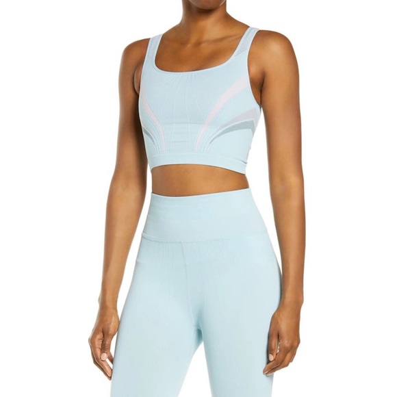 The Essence Crop - Picture 3 of 9